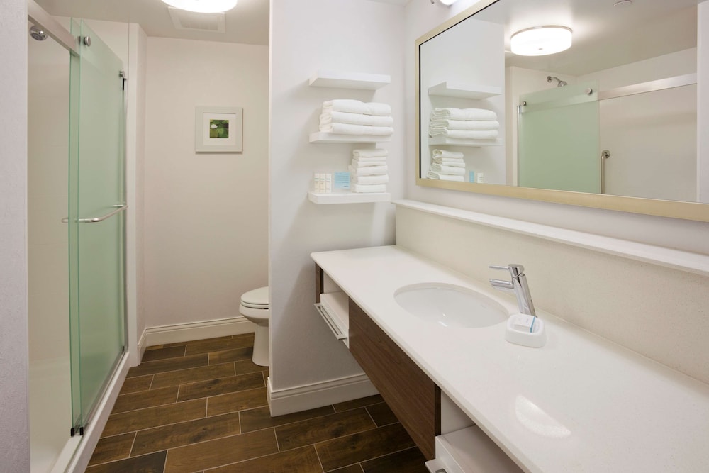 Hampton Inn Bloomington West 11/41