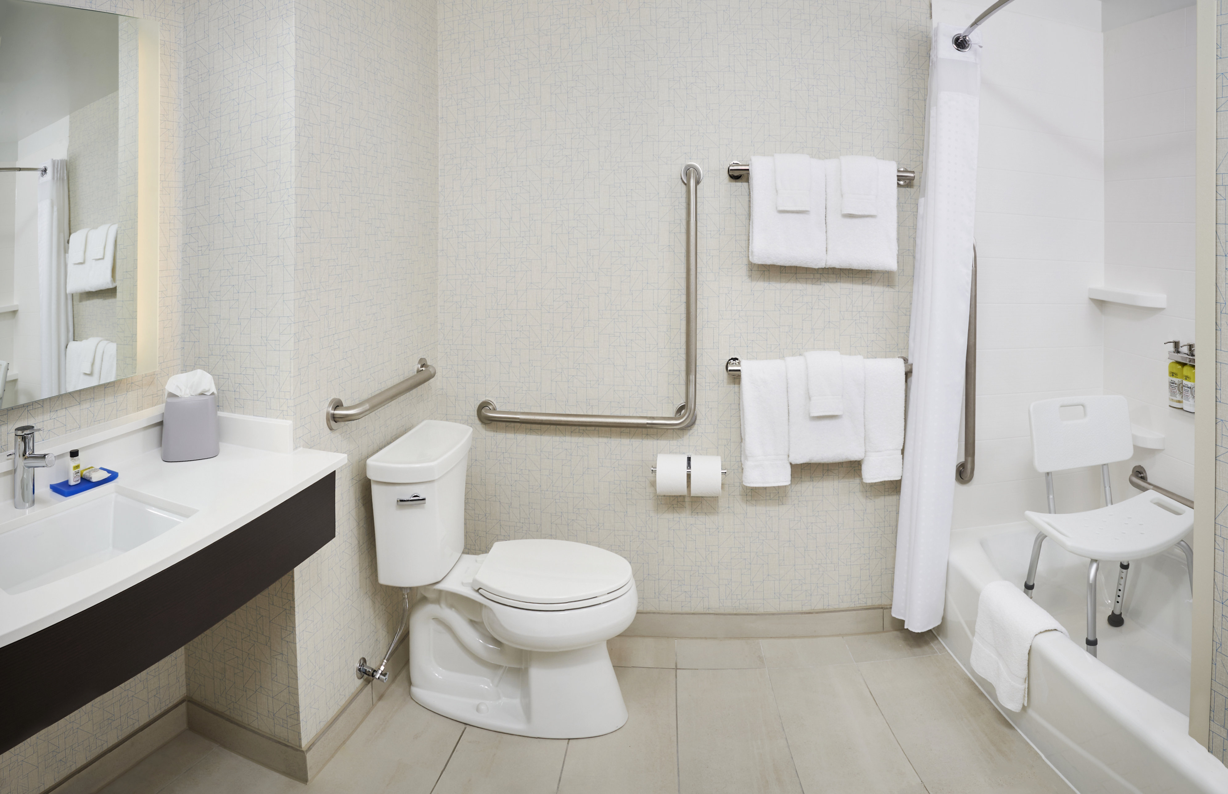 Holiday Inn Express & Suites Windsor East – Lakeshore, an IHG Hotel 65/70