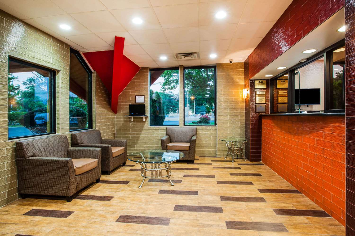 Howard Johnson by Wyndham North Plainfield 7/18