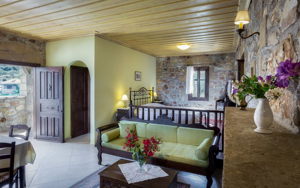 Klymeni Traditional Homes 27/50