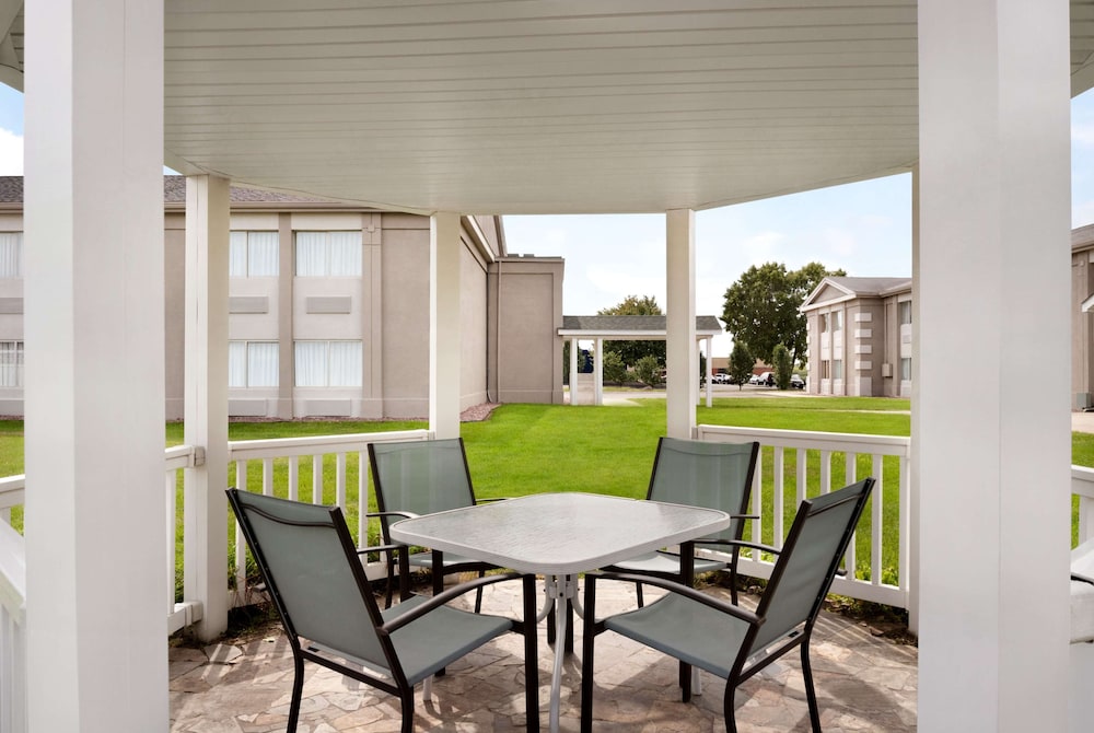 Super 8 by Wyndham Des Moines 22/29