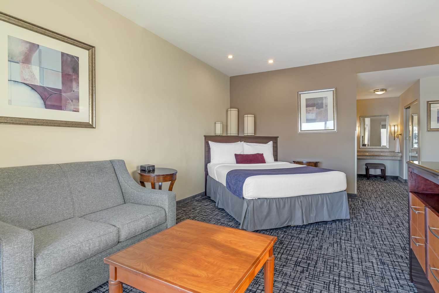 Room, Queen Bed, Water View, Balcony