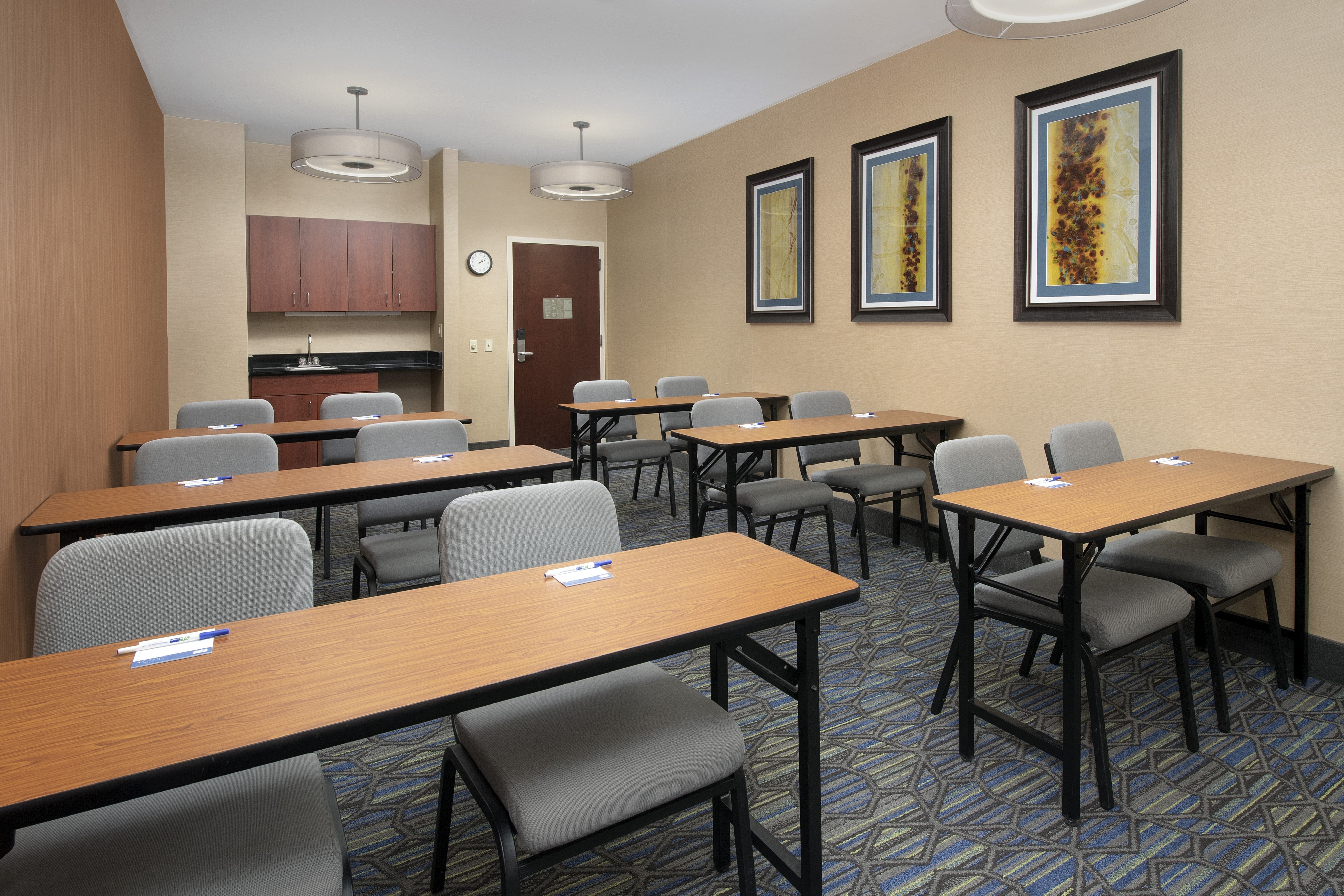 Holiday Inn Express Hotel Suites Chambersburg 65/71