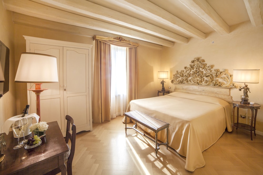 SUPERIOR, DOUBLE OR TWIN BED