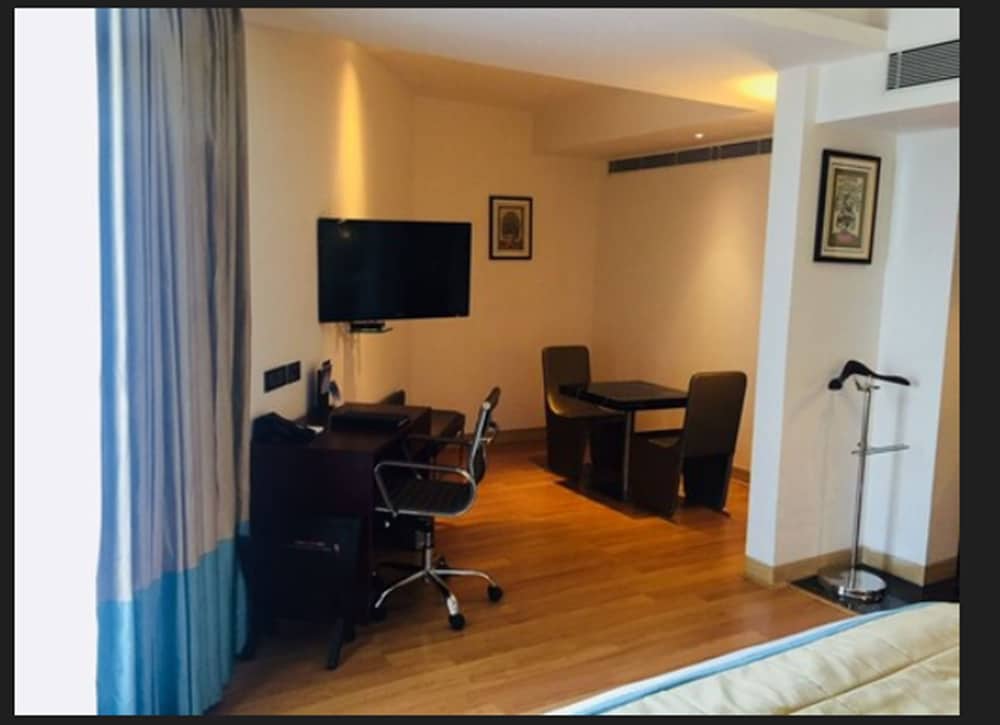Fortune Park Sishmo Gautam Nagar 40/49