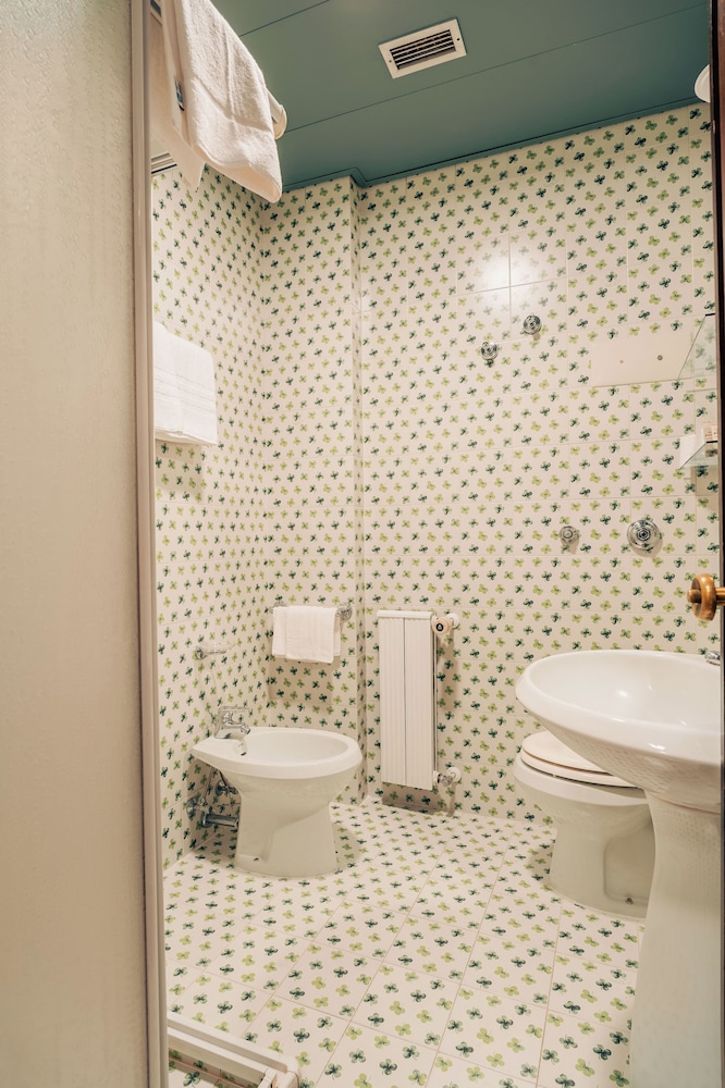 غرفة قياسية بسرير مزدوج، Venice Michelangelo Hotel 9/10