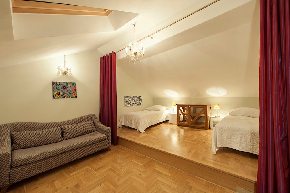 CRYSTAL SUITES CHEZ HELENA 41/64