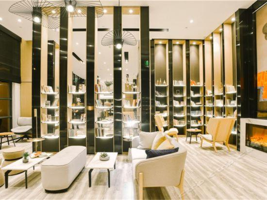 Atour Hotel Wuhan Changqing Road 56/74