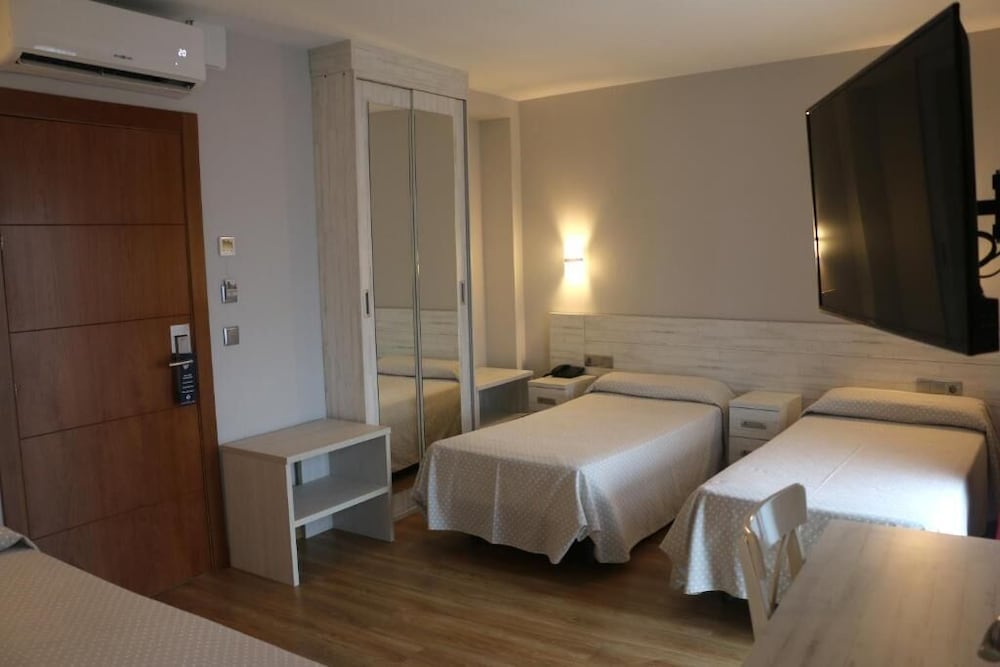 Hotel 44 13/28