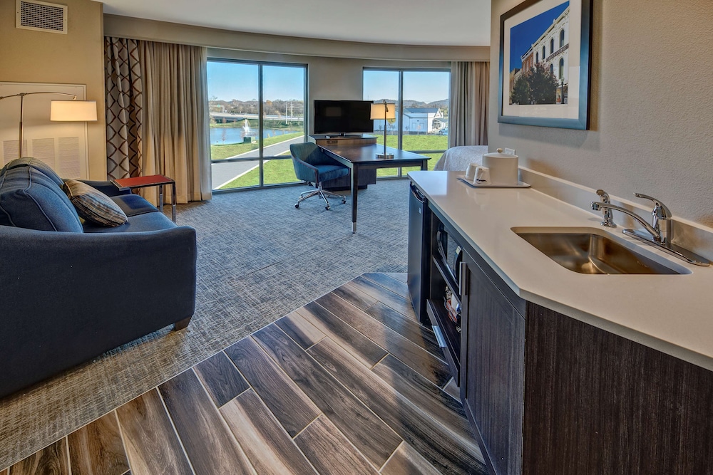 Hampton Inn Suites Franklin Berry Farms 34/44