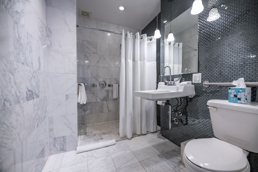 The Square Hotel 20/50