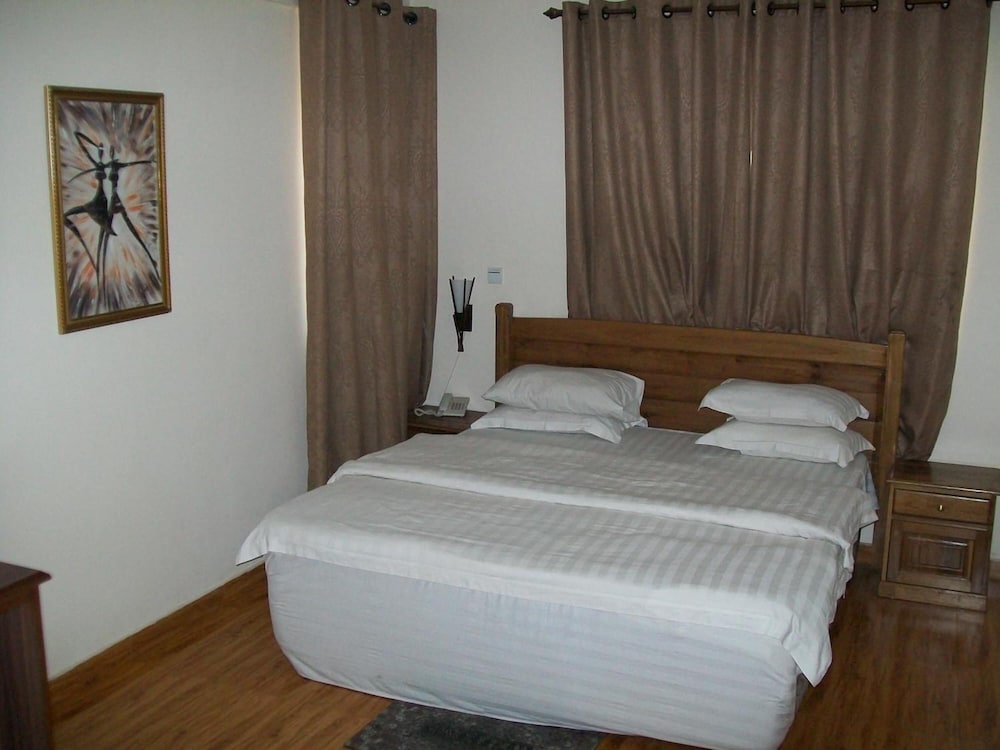 Ampomaah Hotel 12/45