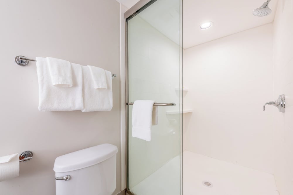 غرفة قياسية بسرير كينج لذوي الإعاقة، Holiday Inn Express & Suites Bradenton West, an IHG Hotel 4/5