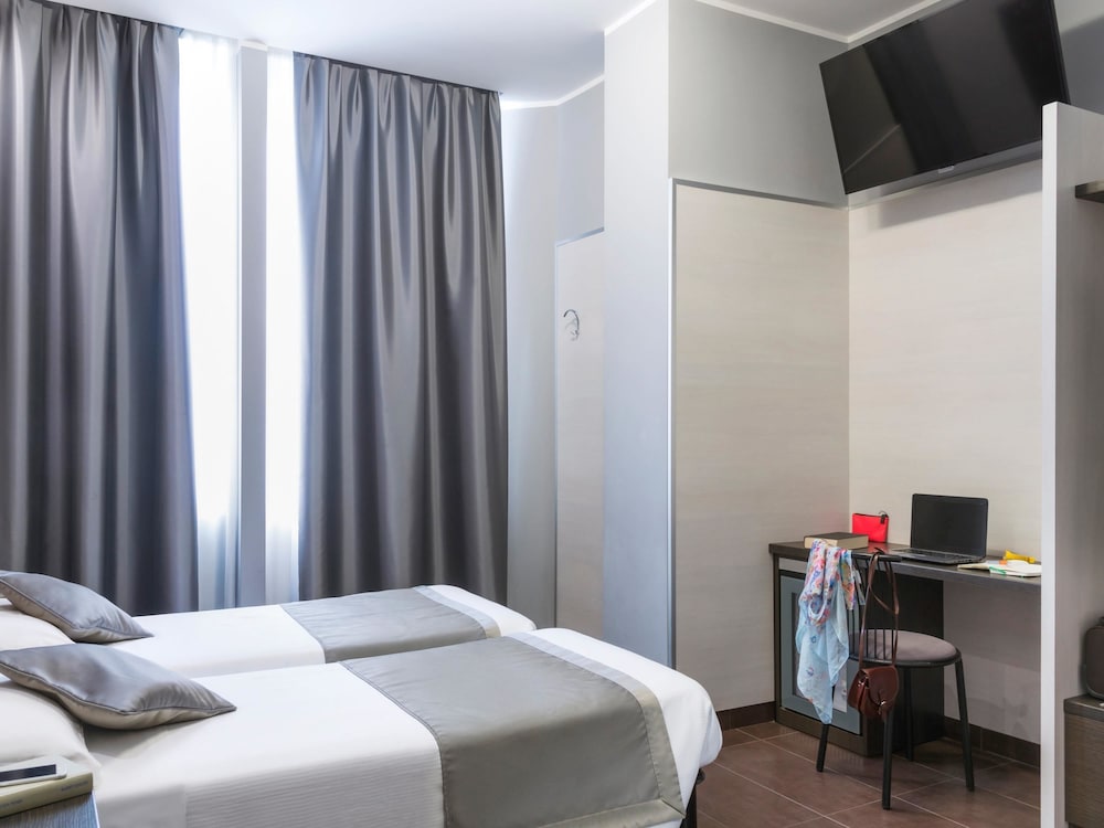 ROOM, TWIN BEDS