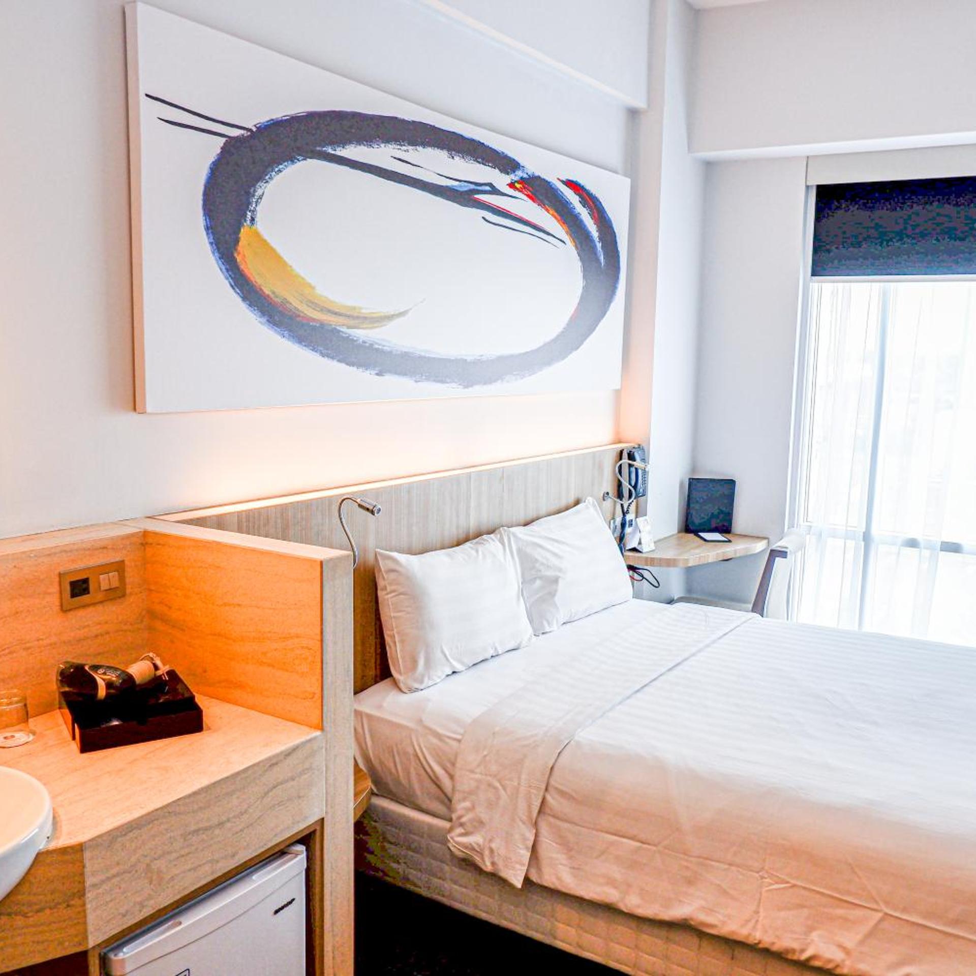 SUPERIOR, QUEEN BED