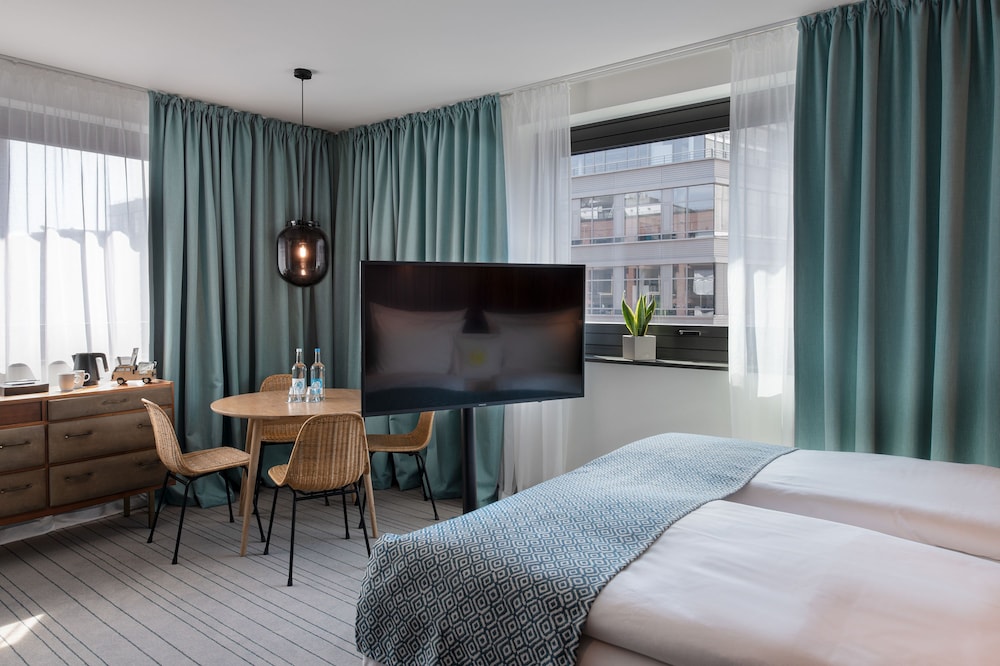 ROOM, XL