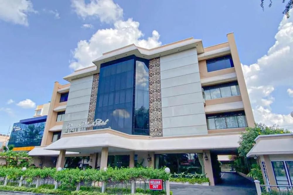 Riyadi Palace Hotel 3/61