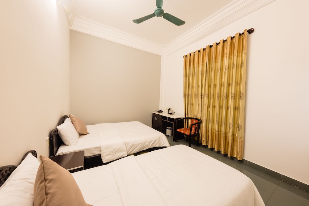 Avon Hotel 27/54