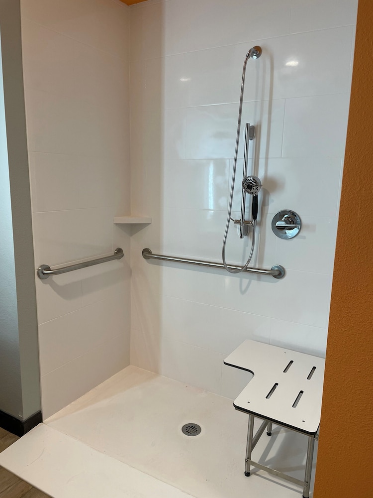 La Quinta Inn Suites By Wyndham San Antonio Seaworld Lafb 39/39
