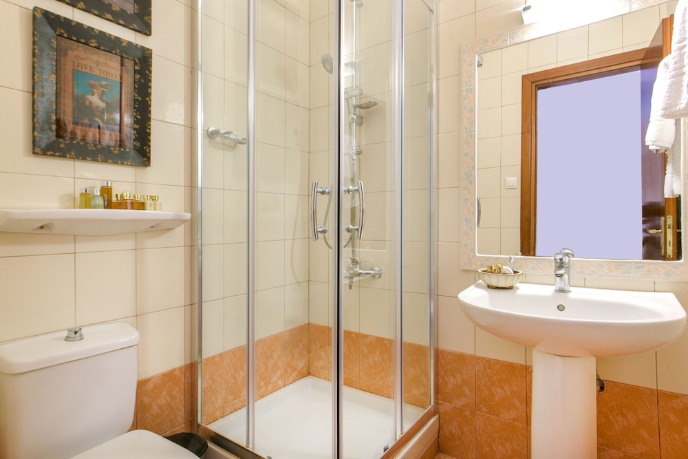 Leandros Hotel 48/50