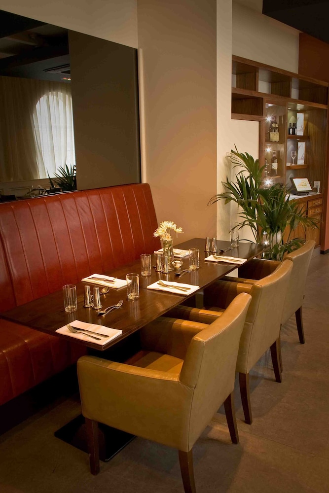 CAHIR HOUSE HOTEL 48/54