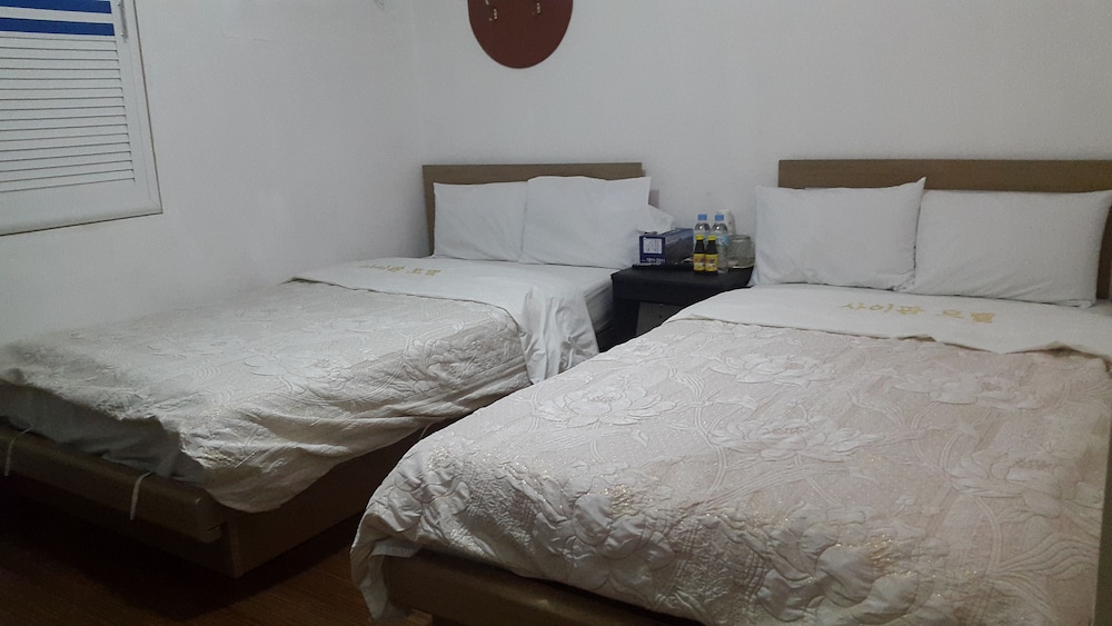 Saipan Motel 8/34