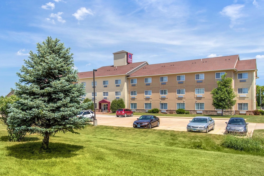 Comfort Suites Cedar Falls Industrial Park 1/34