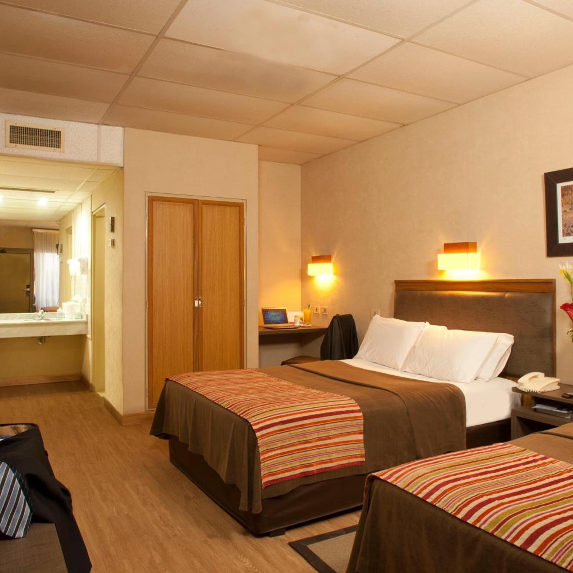 Land Express Neuquen Hotel 8/26