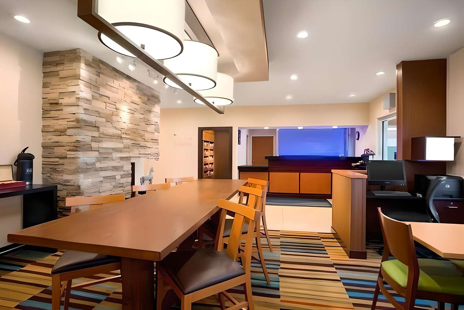Dubuque Inn & Suites 6/9
