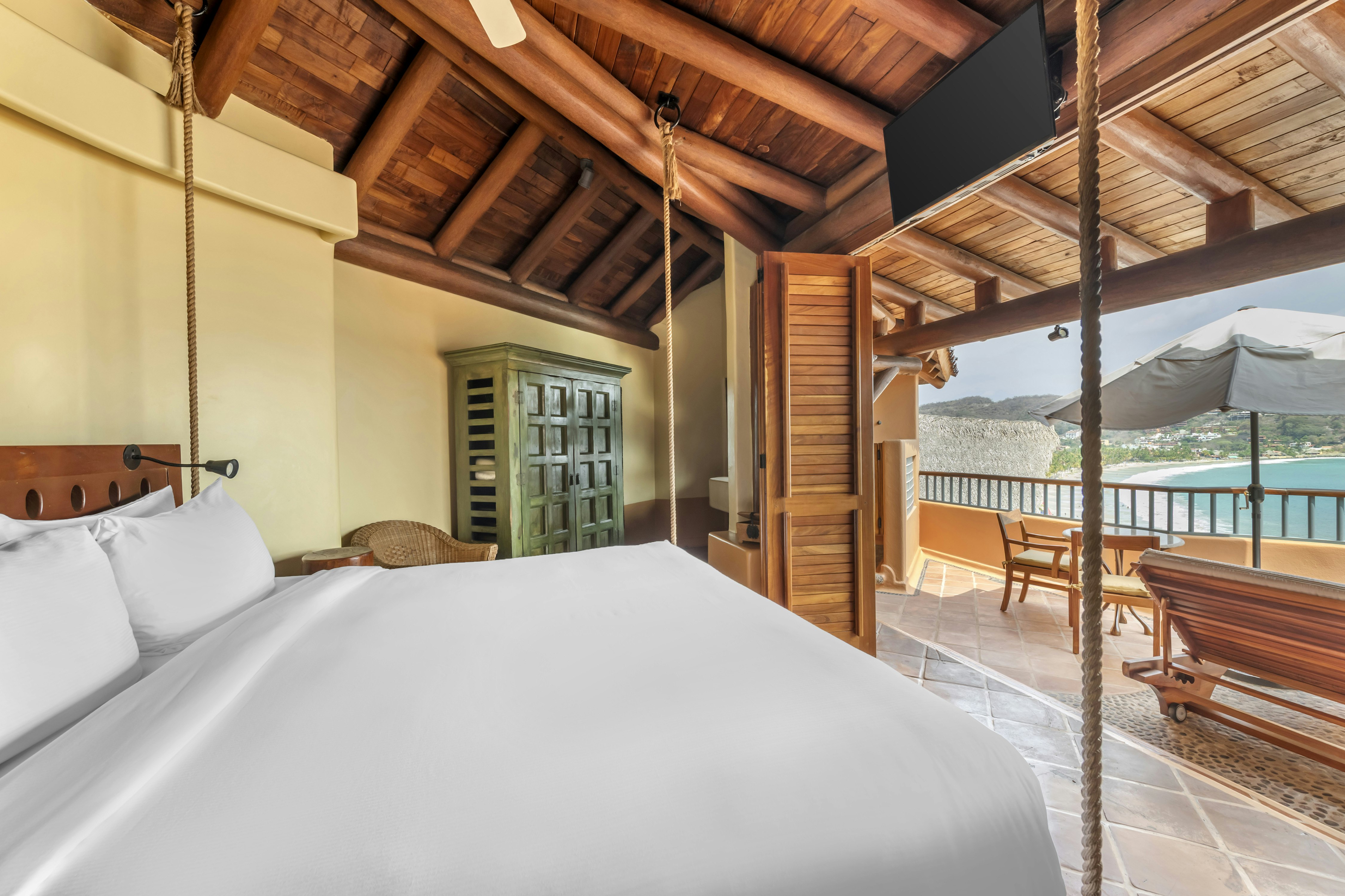 Standard, King Bed, Ocean View, Plunge Pool, Balcony