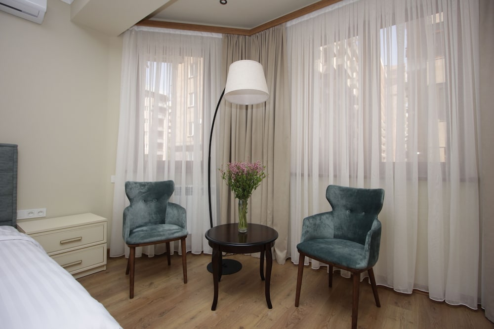 A Hotel Yerevan 40/54
