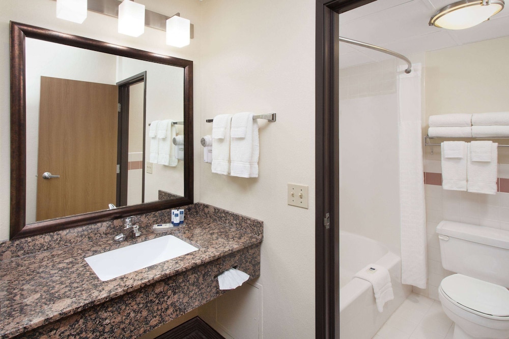 Americinn By Wyndham Grundy Center 21/23