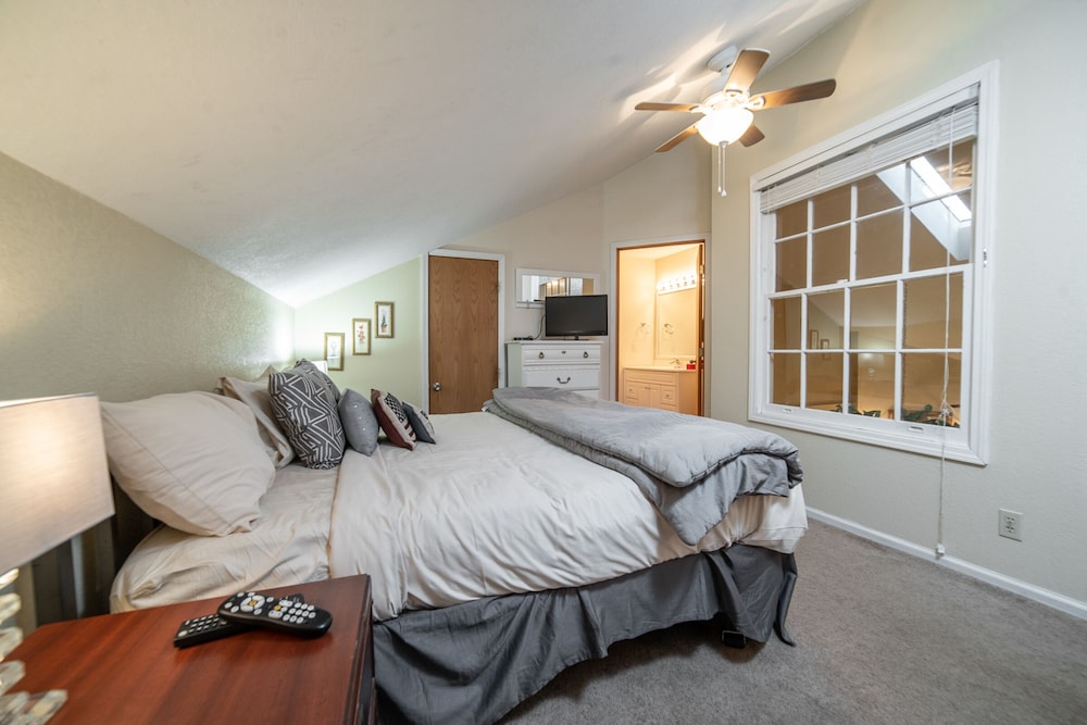 Pointe Royale Condominium Resort & Golf Course 32/81