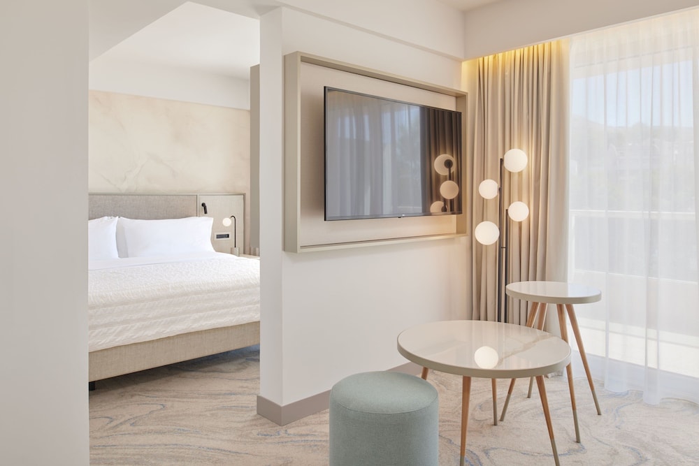 Le Meridien Lav 18/76