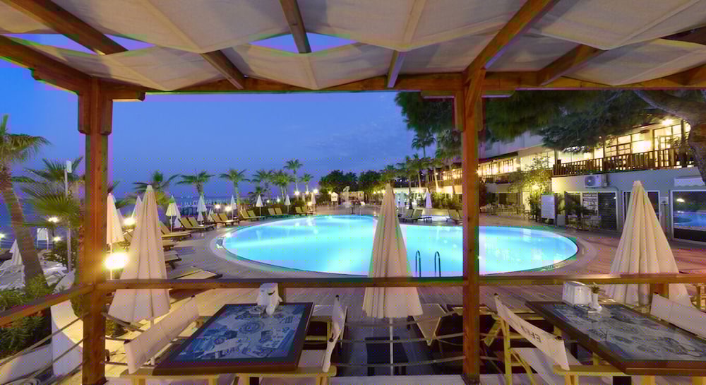 Anitas Beach Hotel 12/32