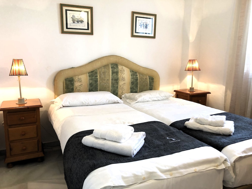 3 BEDROOMS, TRADITIONAL, APARTMENT