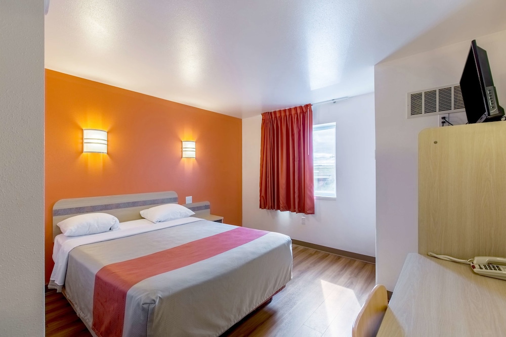 Motel6 Baraboo, WI - Lake Delton 17/49