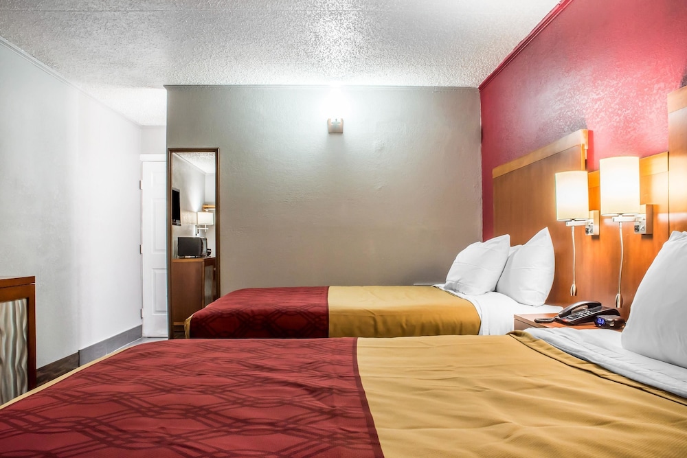 Econo Lodge Brockport NY 16/33