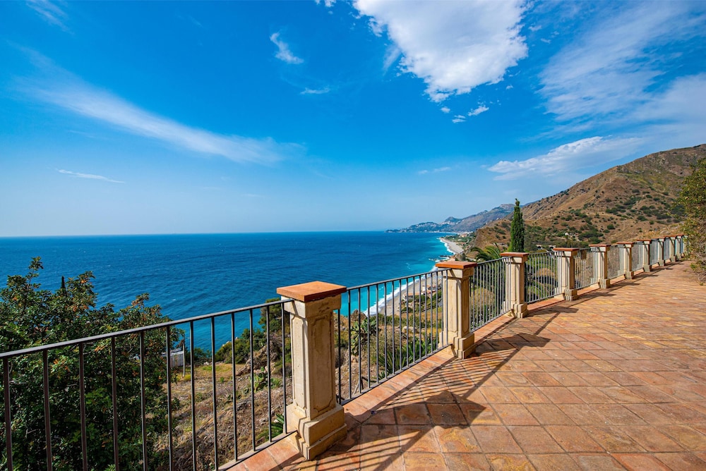 Baia Taormina Hotel 48/50