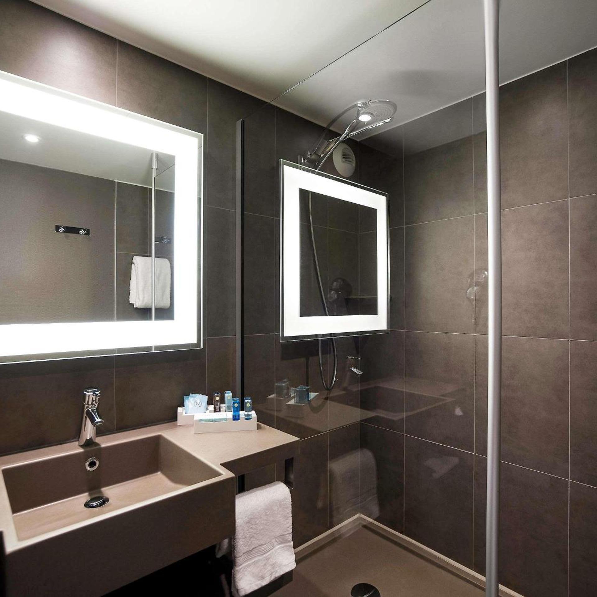 غرفة تنفيذية بسرير كوين مع أريكة، Novotel Gent Centrum 6/6