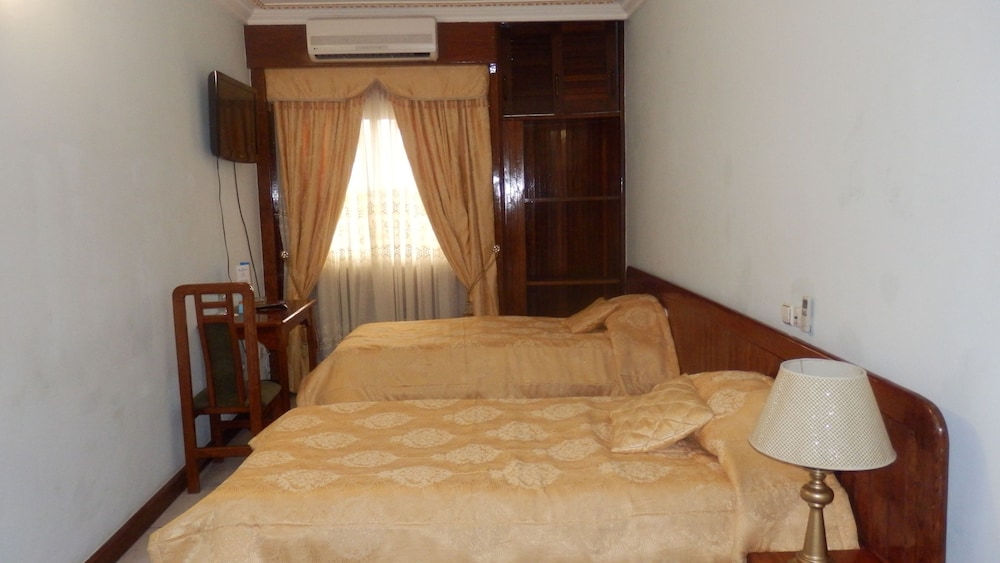 Afrique Hotel Douala Airport 9/28