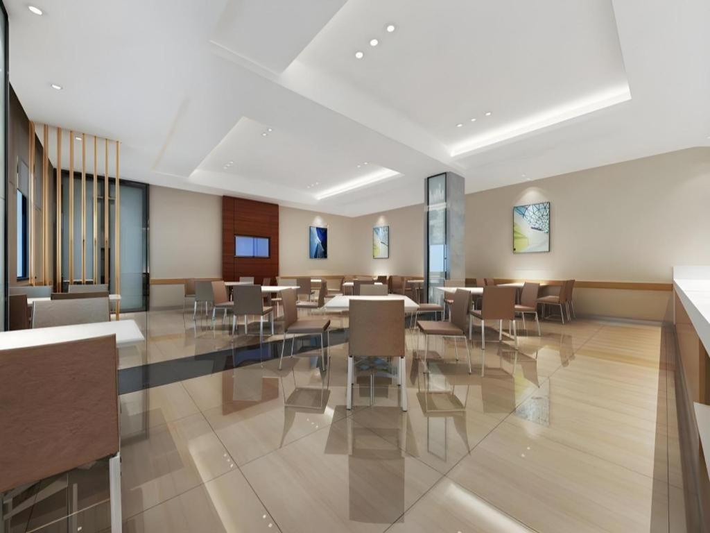 City Comfort Inn (Guangzhou Tiyu West Road Metro Station) 39/48
