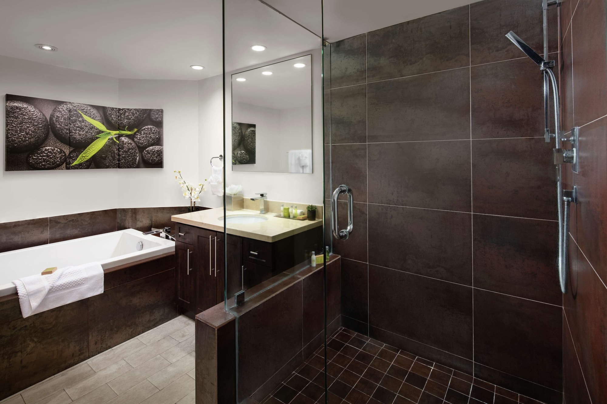 4 Bedrooms, Condo, Penthouse, 2 King Beds، Doubletree By Hilton Grand Hotel Biscayne Bay 3/3