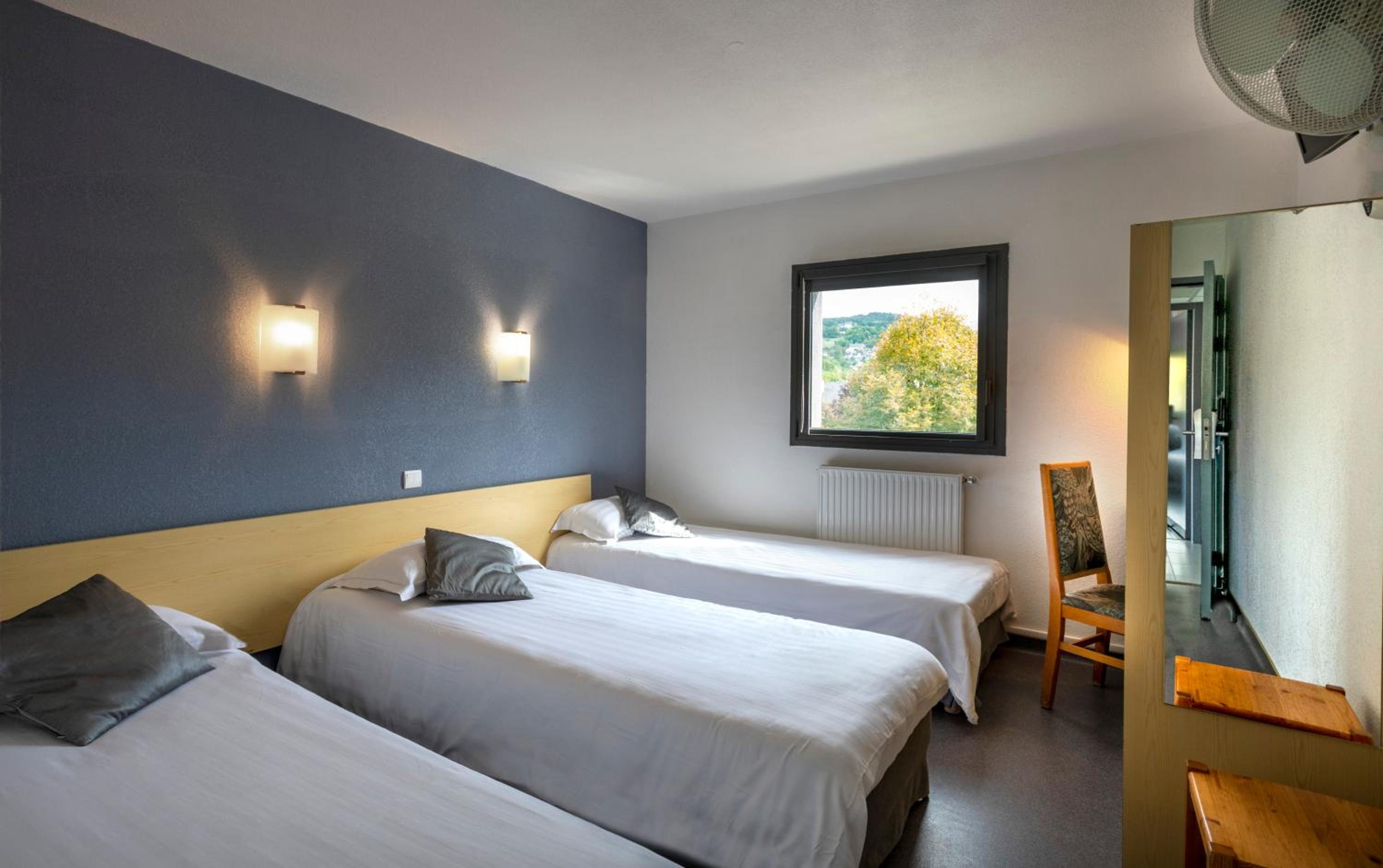 Room, Quadruple