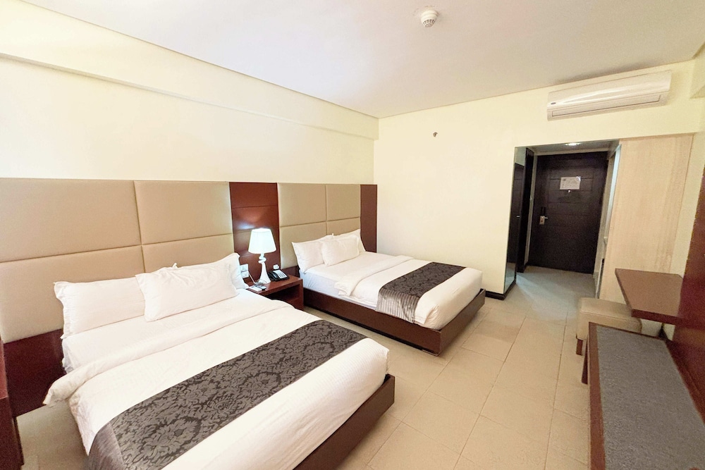 The Muse Beach Front Hotel Boracay 15/50