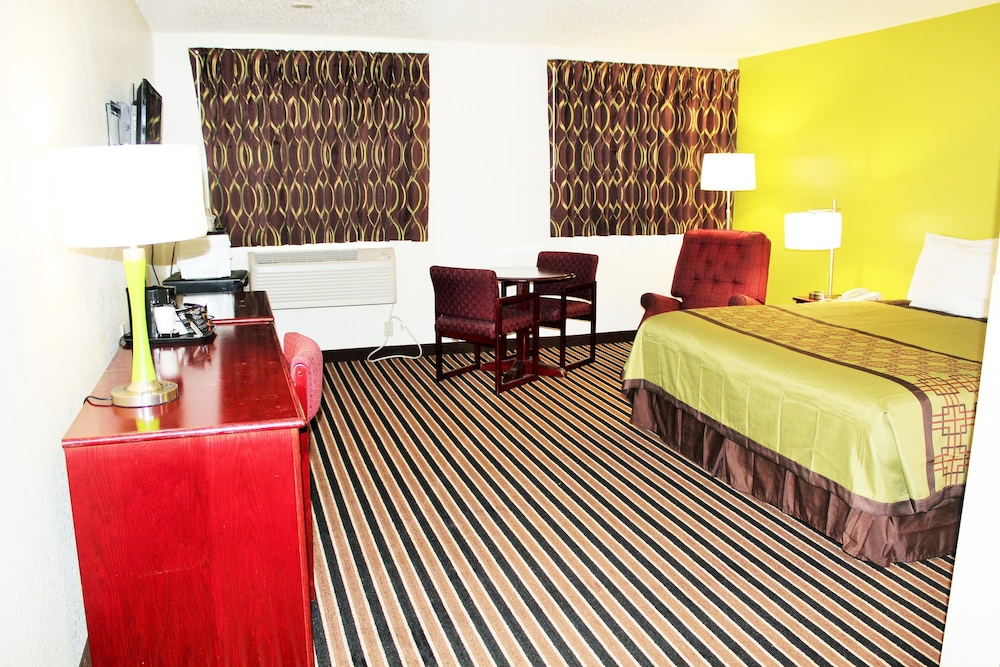 Super 8 by Wyndham South Boston VA 14/31