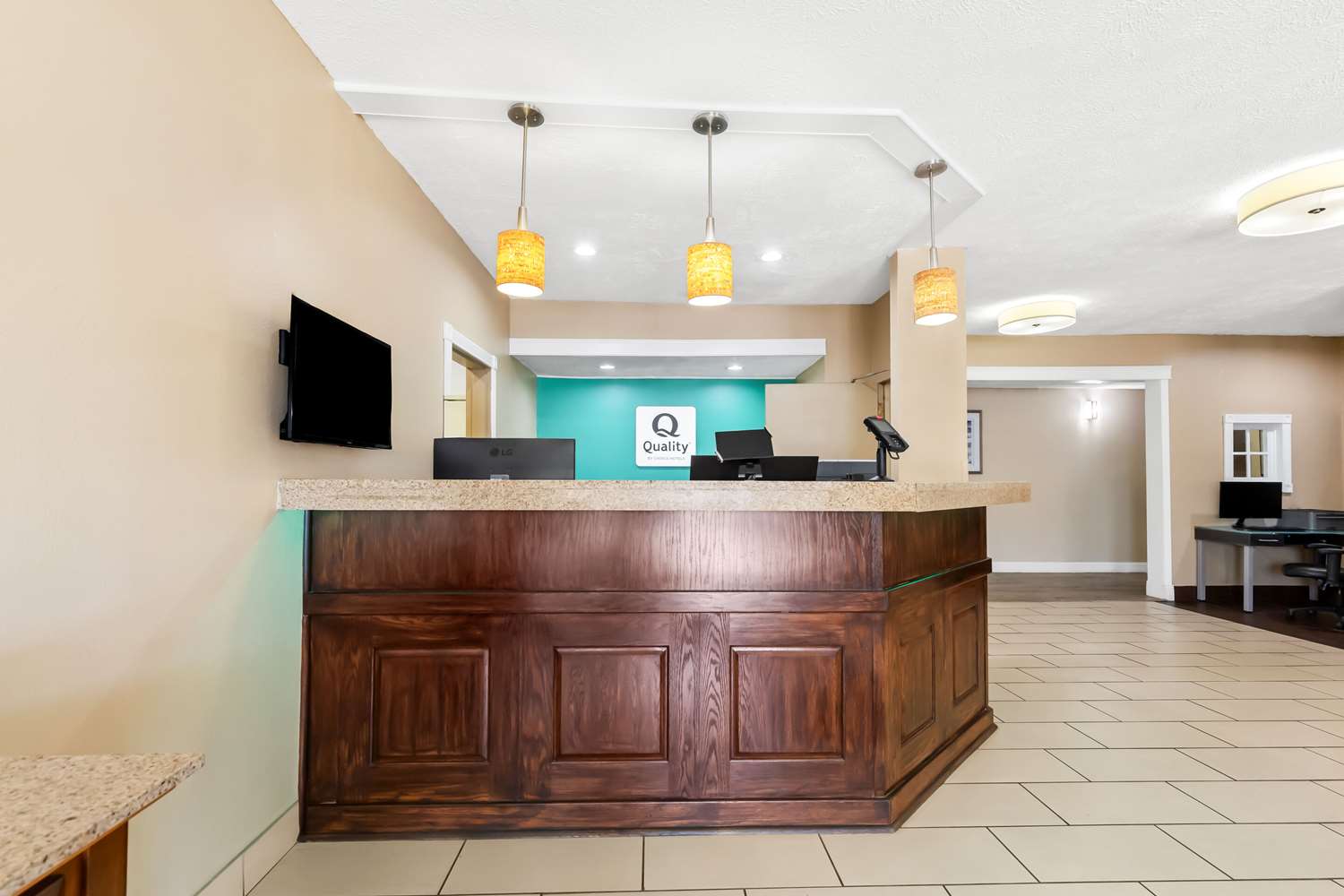 Quality Inn & Suites Springfield Southwest near I-72 5/33