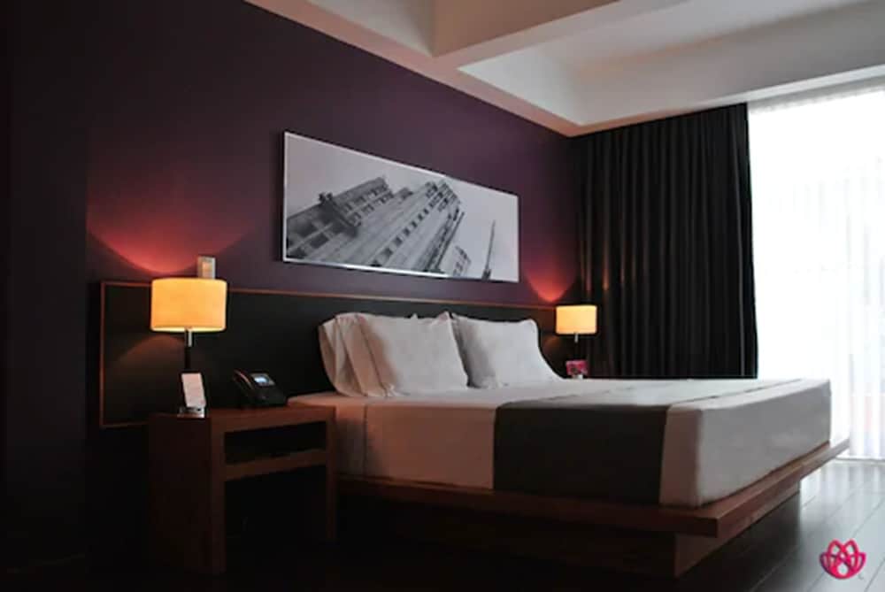 Hotel Y Tu 12/28