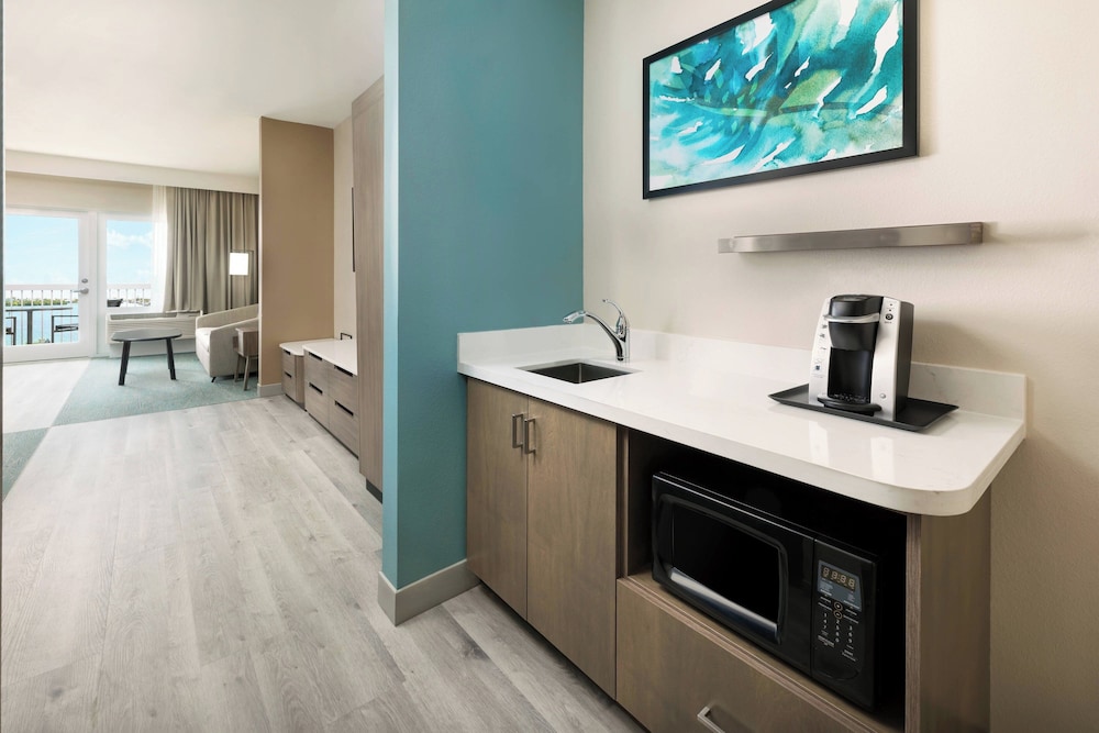 Suite, King Bed, Bay View, Sofa
