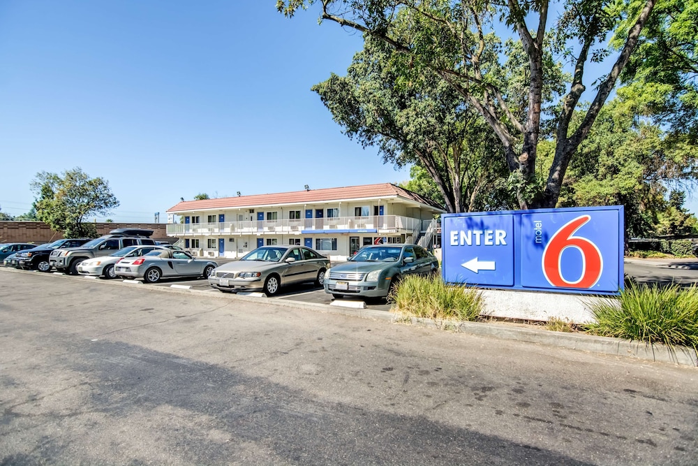 Motel6 Stockton, CA - North 38/46